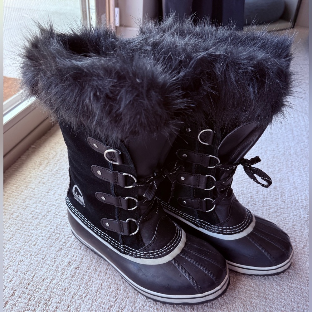 Sorel Black Snow Boots with Faux Fur Trim